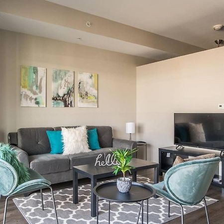 Frontdesk Confluence On 3Rd Apt Downtown Riverwalk Trails Des Moines Esterno foto