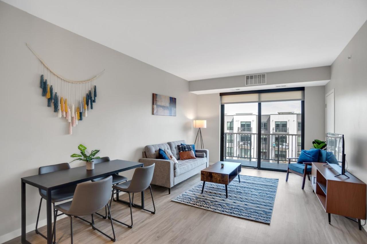 Frontdesk Confluence On 3Rd Apt Downtown Riverwalk Trails Des Moines Camera foto