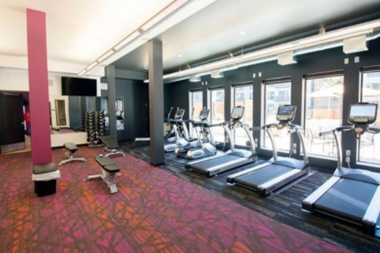 Frontdesk Confluence On 3Rd Apt Downtown Riverwalk Trails Des Moines Esterno foto